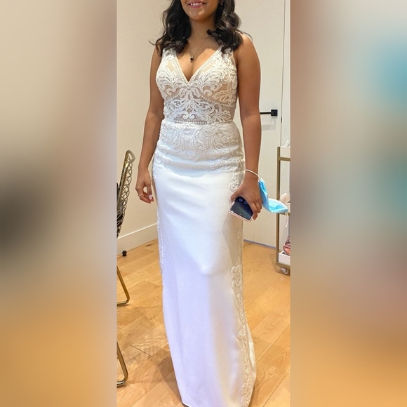 Stunning Ivoire Collection Wedding dress- With Train; Ivory color - Picture 4 of 7